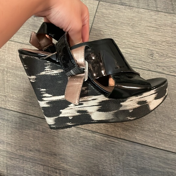 platform heels - Picture 2 of 4